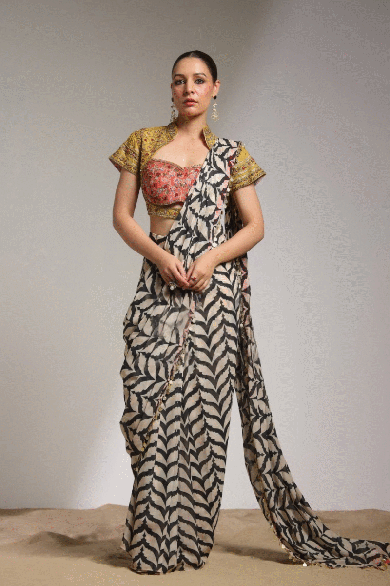 Trendy Saree With Heavy Designer  Blouse - Image 3