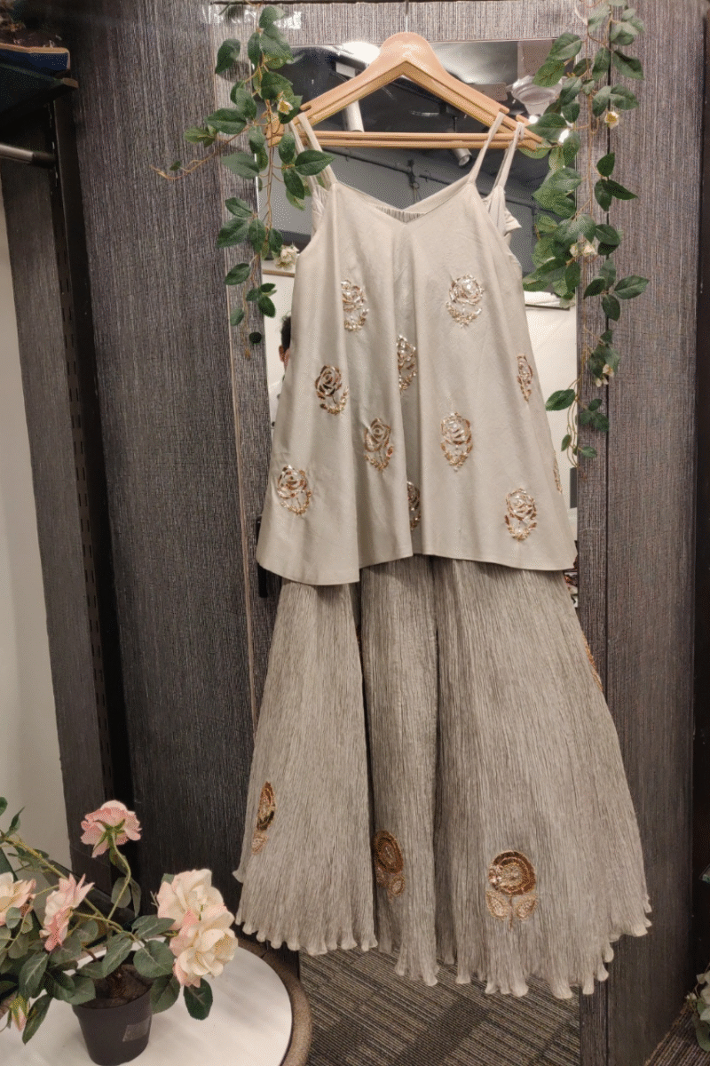 Mukaish Work Kurta With Crushed Plazzo - Image 3