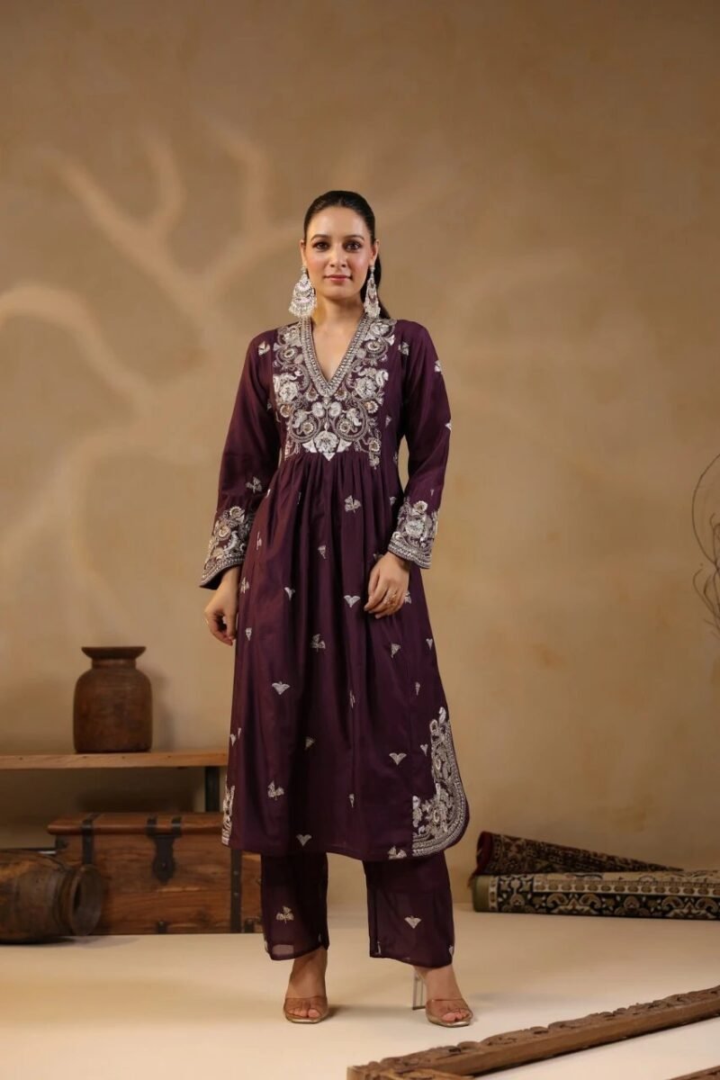 Classy Kurta Set With Zari Kashyap Work - Image 3