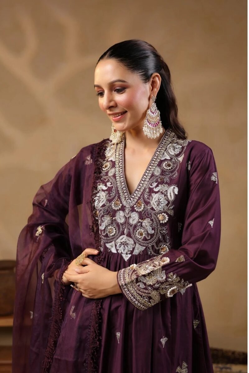Classy Kurta Set With Zari Kashyap Work - Image 6