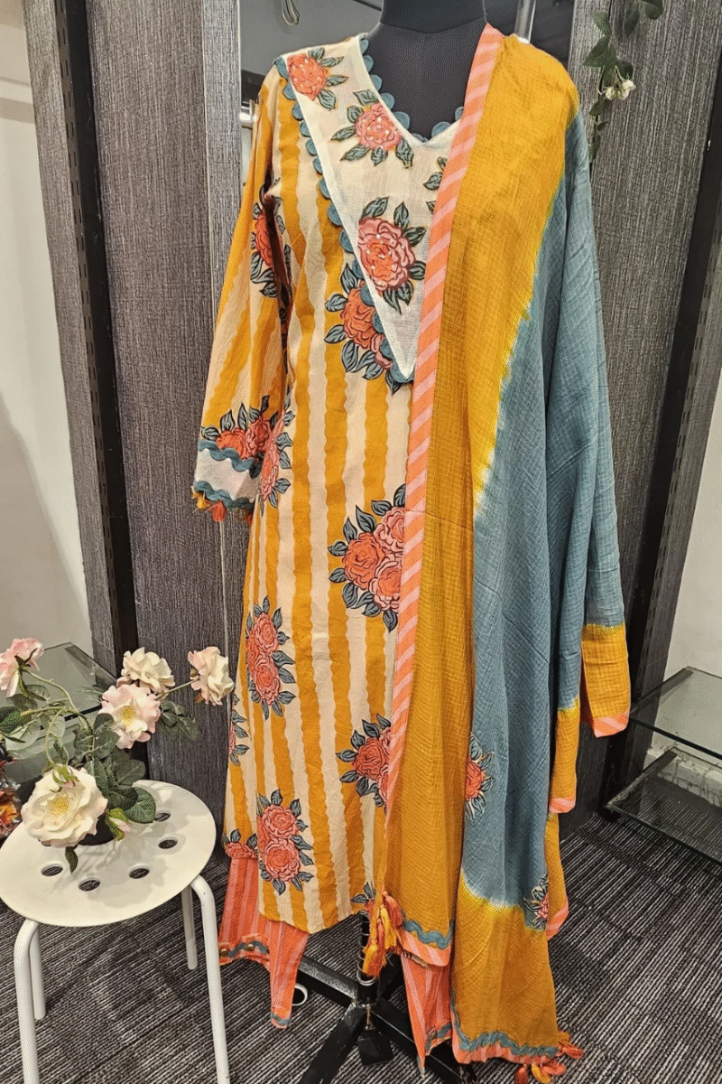 Cotton Kurta Set With Floral Motifs