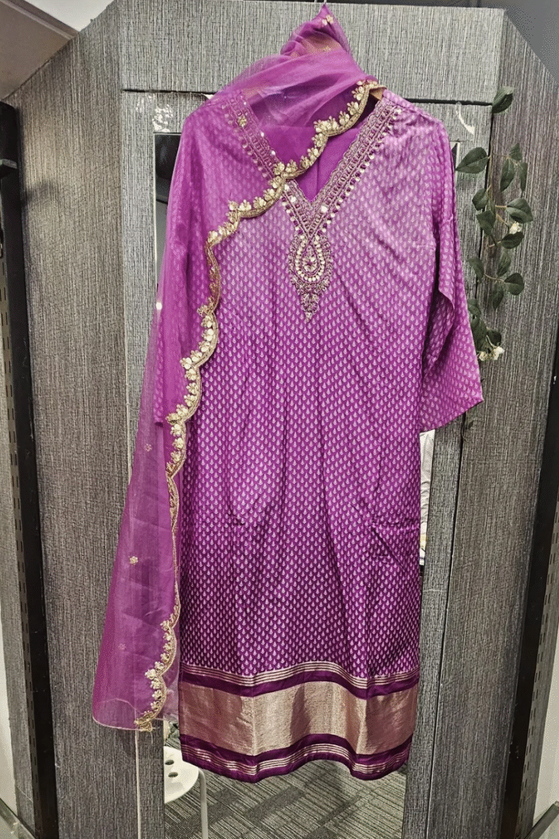 Rich Silk Kurta Set With Handwork - Image 5