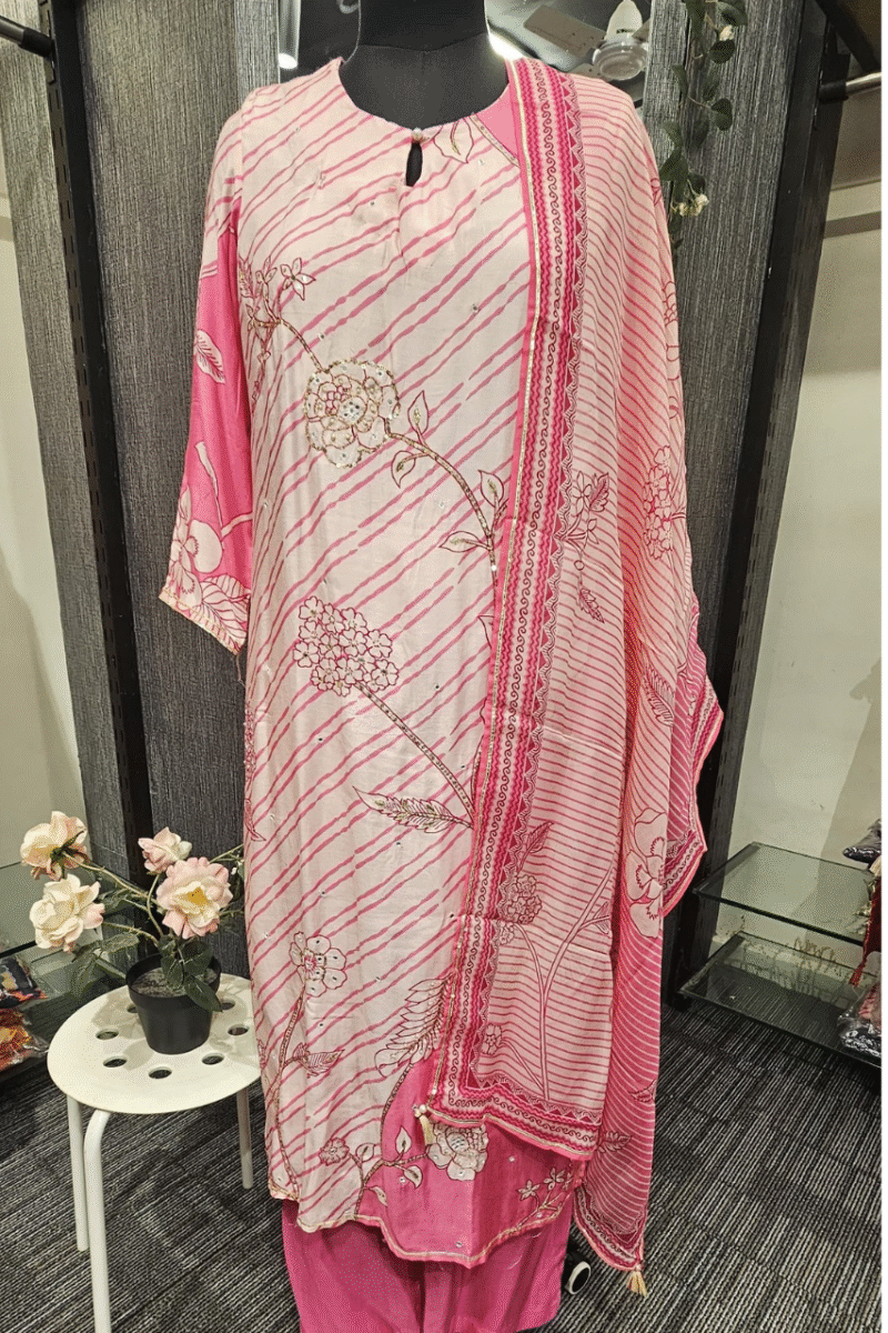 Silk Kurta Set Highlighted With Delicate Work - Image 2