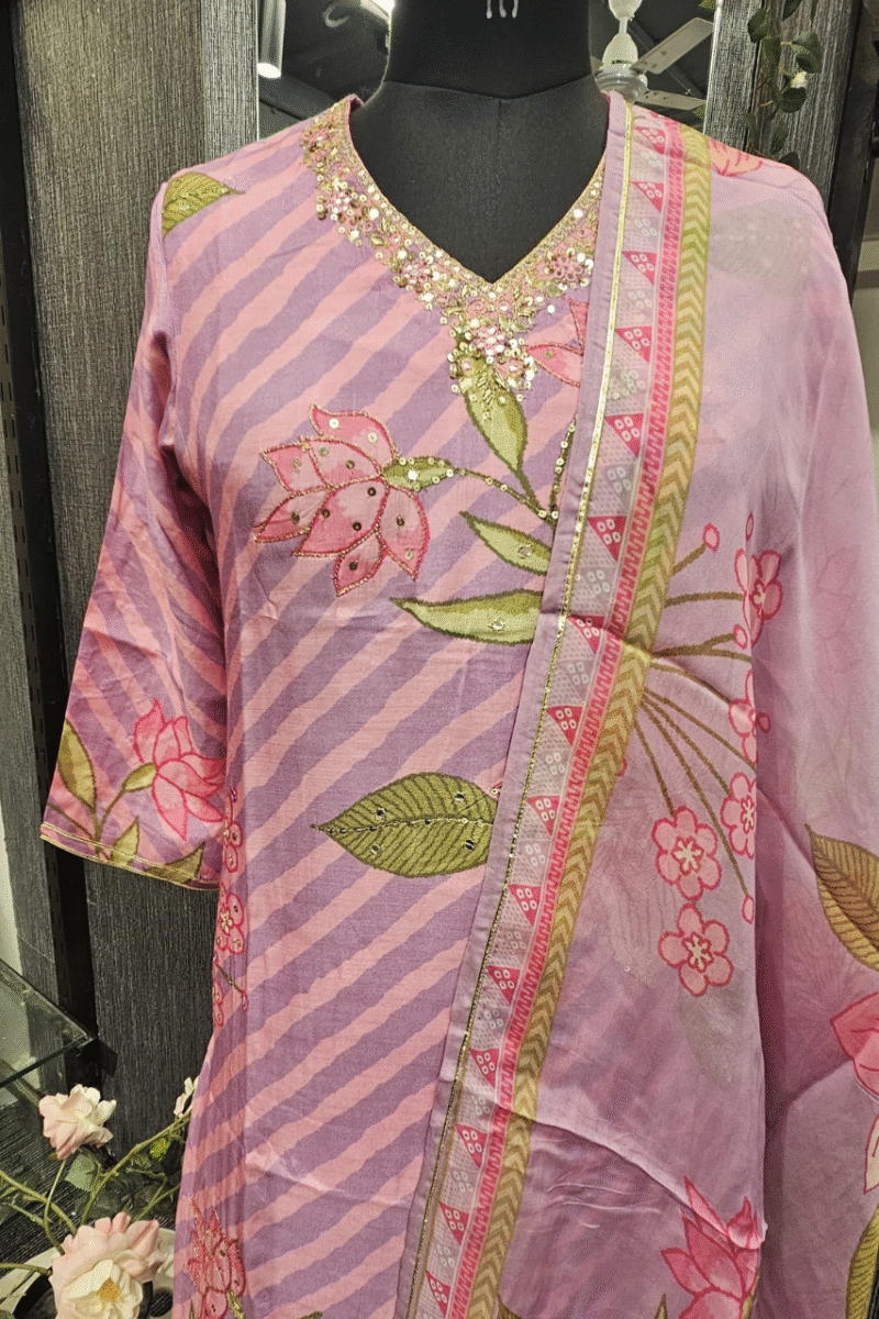 Silk Kurta Set Highlighted With Delicate Work - Image 2