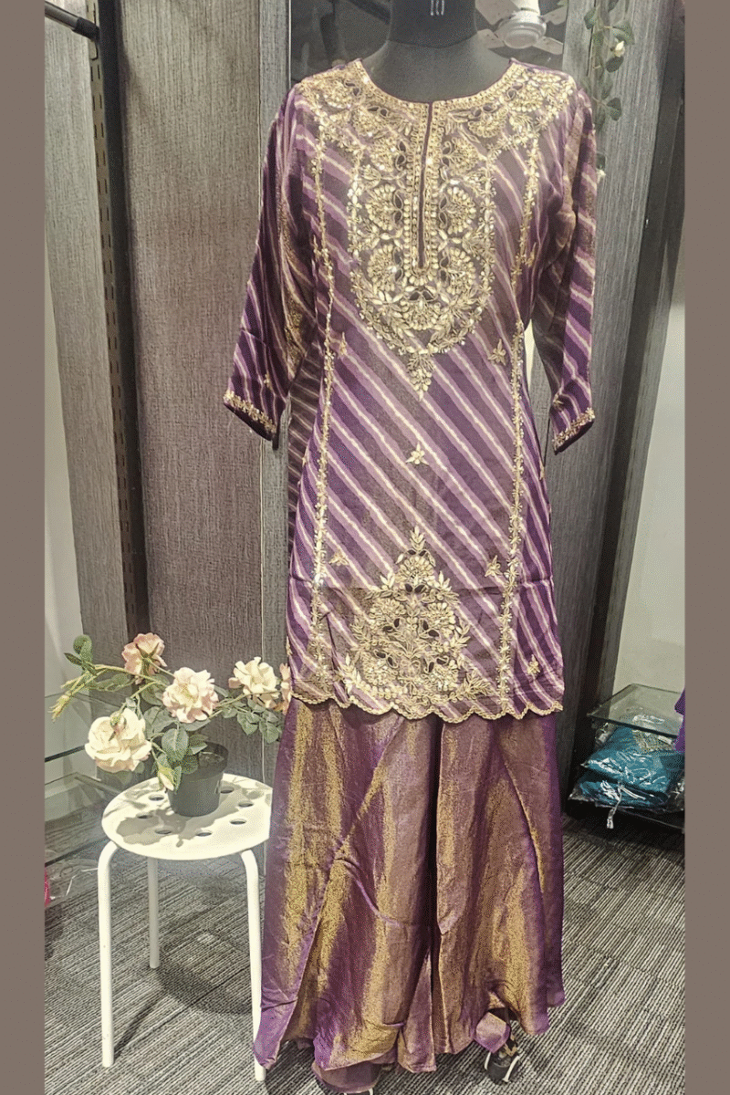 Lehriya Kurta Set With Traditional Gotta Work - Image 3