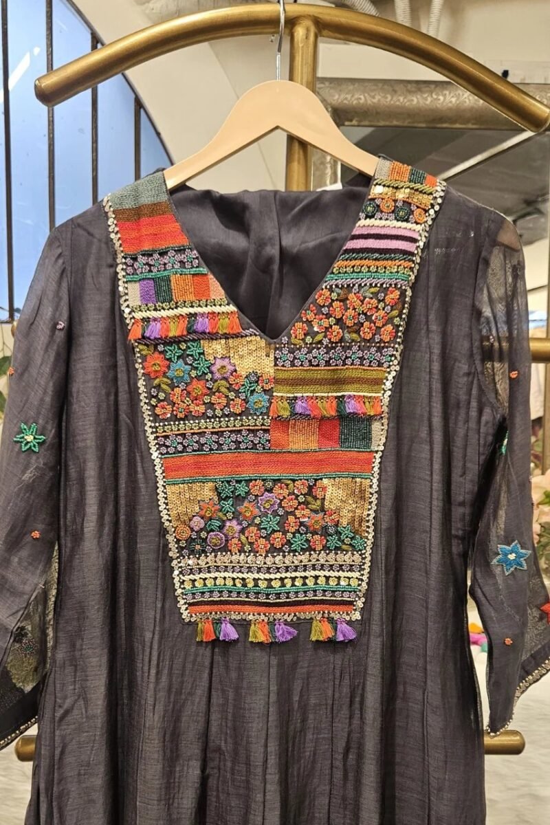 Artisan Mal Kurta Set With Vibrant Beads & Intricate Embroidery - Image 4